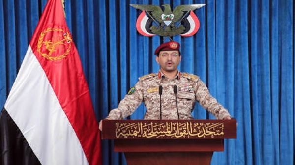 الحوثيون يعلنون استهداف مطار الملك خالد بالرياض مجددا وقاعدة خميس مشيط