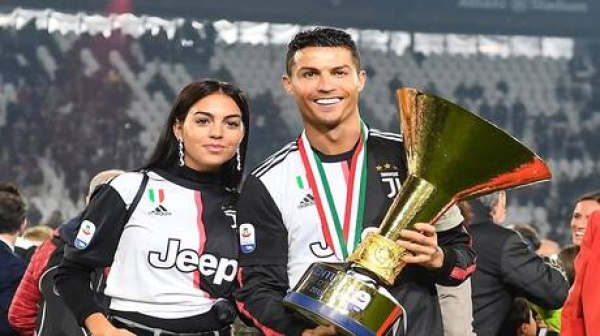 مفاجأة يوفنتوس يطالب رونالدو باسترداد 9 8 مليون يورو مفاجأة يوفنتوس يطالب رونالدو باسترداد 9 8 مليون يورو