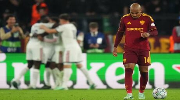 احتفال استثنائي ثنائي ريال مدريد يسجدان في الأولمبيكو بعد ريمونتادا مثيرة أمام روما احتفال استثنائي ثنائي ريال مدريد يسجدان في الأولمبيكو بعد ريمونتادا مثيرة أمام روما