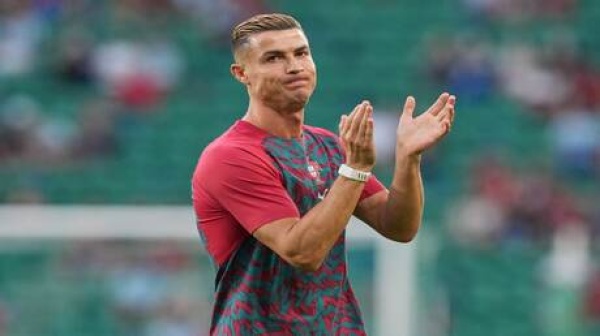 بصورة ورسالة مقتضبة أول زميل سابق لرونالدو في ريال مدريد يدعمه في أزمته مع منتخب البرتغال بصورة ورسالة مقتضبة أول زميل سابق لرونالدو في ريال مدريد يدعمه في أزمته مع منتخب البرتغال