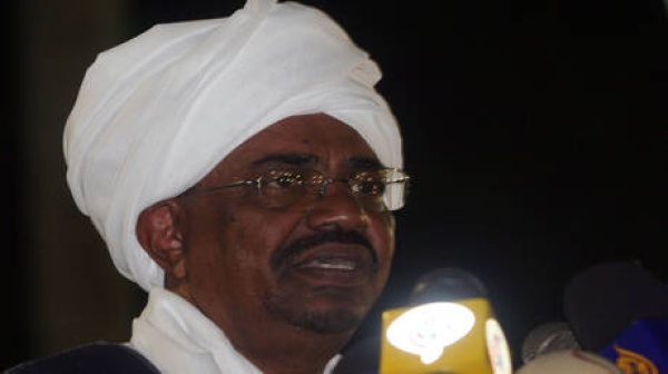 السودان نقل عمر البشير إلى مقر سكني في الخرطوم بإشراف عسكري