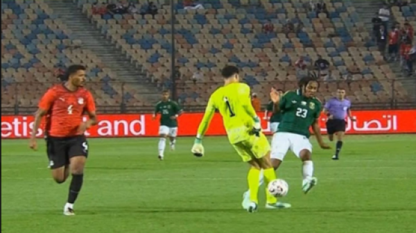 بهفوة شوبير منتخب مصر يسقط على أرضه أمام جنوب إفريقيا بهفوة شوبير منتخب مصر يسقط على أرضه أمام جنوب إفريقيا