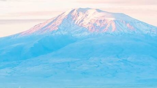 صحفي نبأ اكتشاف سفينة نوح محاولة لجذب السياح صحفي نبأ اكتشاف سفينة نوح محاولة لجذب السياح