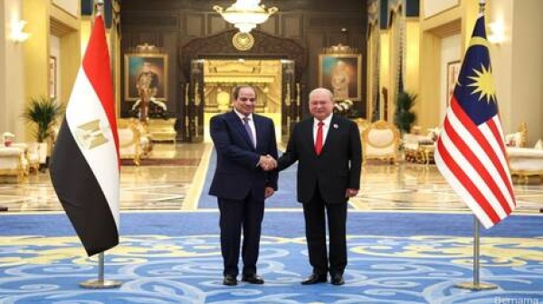 ملك ماليزيا يهدي السيسي أرفع وسام في البلاد ملك ماليزيا يهدي السيسي أرفع وسام في البلاد