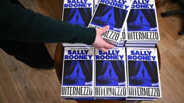 مكتبات بريطانية تتخبط بعد سحب روايات سالي روني المؤيدة لحركة فلسطين أكشن مكتبات بريطانية تتخبط بعد سحب روايات سالي روني المؤيدة لحركة فلسطين أكشن
