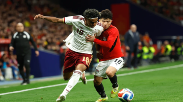 الفيفا يعاقب إسبانيا بسبب هتافات معادية للإسلام في مباراة ودية ضد مصر الفيفا يعاقب إسبانيا بسبب هتافات معادية للإسلام في مباراة ودية ضد مصر