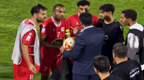 واقعة غريبة في الدوري الأردني مسؤول يمنع لاعبا سجل هاتريك من الاحتفاظ بكرة المباراة