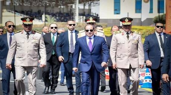 قيادي حوثي يهاجم السيسي ويحذر مصر من التدخل العسكري في اليمن قيادي حوثي يهاجم السيسي ويحذر مصر من التدخل العسكري في اليمن