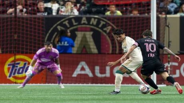 ميسي يتلاعب بمدافع أتلانتا ويسجل هدفا مذهلا في الدوري الأمريكي ميسي يتلاعب بمدافع أتلانتا ويسجل هدفا مذهلا في الدوري الأمريكي
