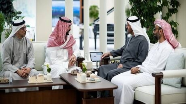 مستشار رئيس الإمارات يوضح دلالات زيارة الأمير خالد بن سلمان إلى أبو ظبي مستشار رئيس الإمارات يوضح دلالات زيارة الأمير خالد بن سلمان إلى أبو ظبي