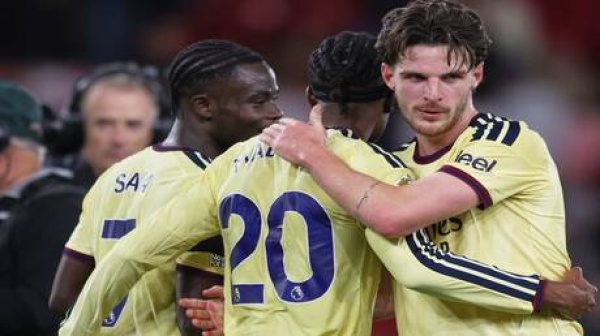 أرسنال يتجاوز نوتنغهام فورست ويواصل مطاردة مان سيتي على صدارة البريمير ليغ
