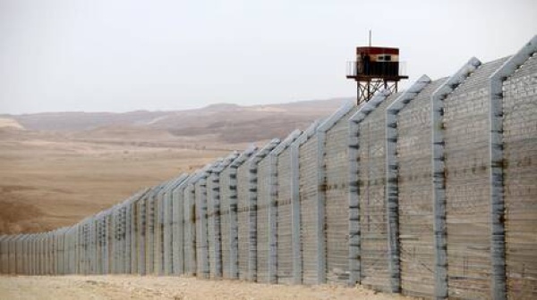إسرائيل تنفذ خطة على حدود 4 دول عربية