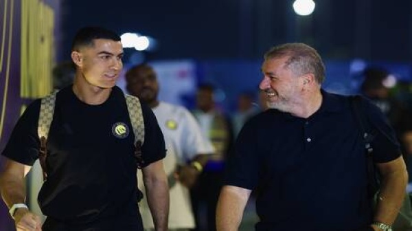 فتاة تلفت أنظار رونالدو قبل مباراة النصر ونيوم فيديو