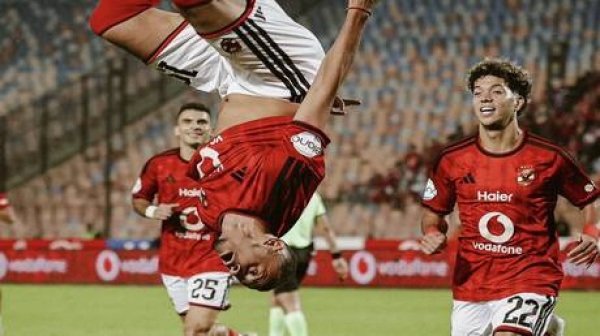 شاهد الأهلي ينجو من الهزيمة أمام القناة في الوقت القاتل شاهد الأهلي ينجو من الهزيمة أمام القناة في الوقت القاتل