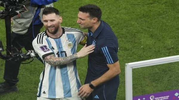 بعد اعتزال ميسي سكالوني يحسم مستقبله مع منتخب الأرجنتين