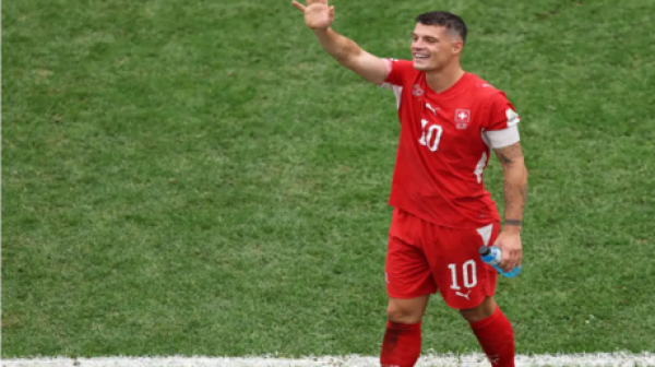 بعد التغيب عن 4 مباريات بسبب قضية التزوير تشاكا يعود لقيادة منتخب سويسرا بعد التغيب عن 4 مباريات بسبب قضية التزوير تشاكا يعود لقيادة منتخب سويسرا