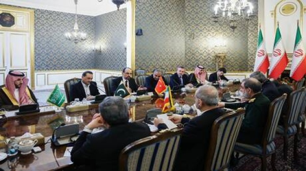 اليمن المثلث الملتهب بين صنعاء وعدن والرياض وزيارة طهران لكبح الحوثيين