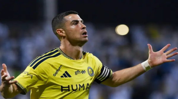 على أعتاب الهدف 1000 رونالدو يتوهج ويقود النصر لفوز عريض على الخلود