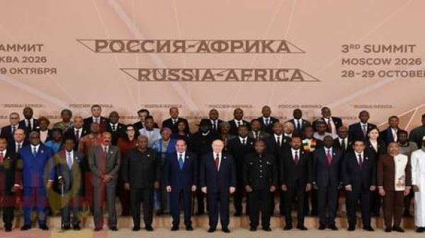 صورة للسيسي من داخل الكرملين تكشف محاولته لحل خلاف إفريقي صورة للسيسي من داخل الكرملين تكشف محاولته لحل خلاف إفريقي