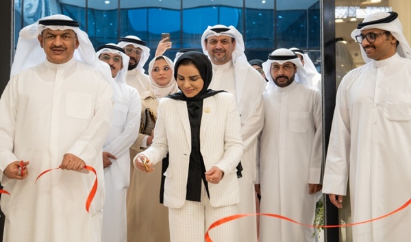 وزيرة الشؤون ومحافظ الجهراء يفتتحان أول سوق مركزي لجمعية المطلاع التعاونية وزيرة الشؤون ومحافظ الجهراء يفتتحان أول سوق مركزي لجمعية المطلاع التعاونية