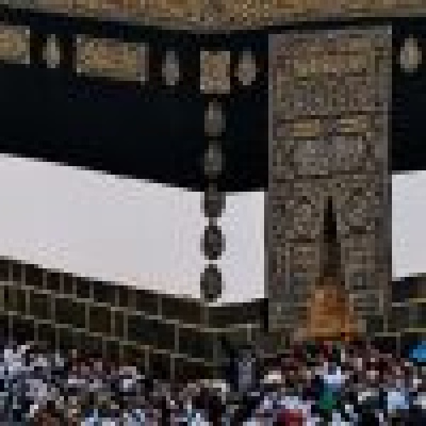 ليلة تبديل كسوة الكعبة المشرفة استعدادات متقنة ت مه د لارتداء ثوبها الجديد مع إشراقة العام الهجري