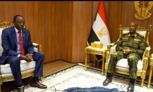 البرهان يلتقي مدير مخابرات جنوب السودان