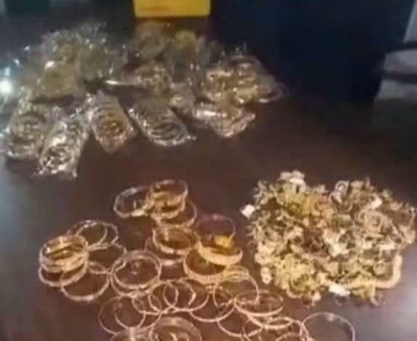 سرقة مشغولات ذهبية ب 100 مليار سرقة مشغولات ذهبية ب 100 مليار