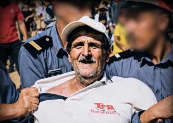 5 أشهر حبسا نافذا لصاحب صور البطل اللي تشد على رزقو وشهران موقوفا التنفيذ لابنه