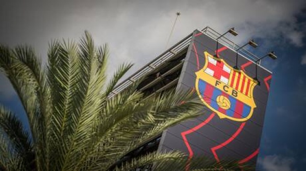 لتأمين خط الهجوم برشلونة يعلن تعاقده مع ثالث الصفقات الصيفية