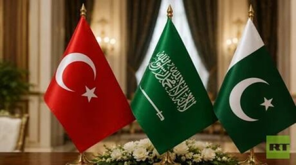باكستان تعلن اجتماعا مرتقبا في الرياض لتفعيل اتفاق مكة للدفاع المشترك باكستان تعلن اجتماعا مرتقبا في الرياض لتفعيل اتفاق مكة للدفاع المشترك