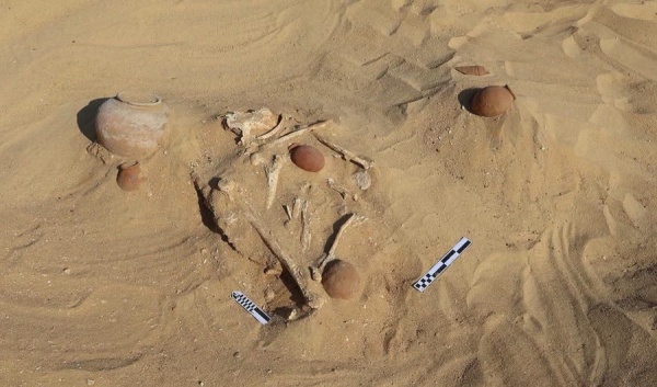 مصر العثور على مقبرتين أثريتين من العصر العتيق بمحافظة المنيا مصر العثور على مقبرتين أثريتين من العصر العتيق بمحافظة المنيا