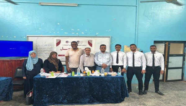 طلاب في كلية الإعلام بجامعة عدن ينجزون مشروع تخرج تحت شعار عدن أجمل بدون مخدرات