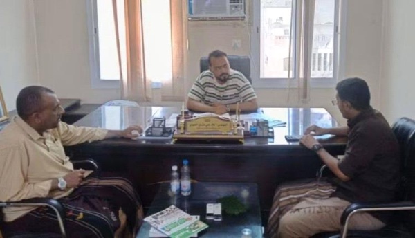 المدير العام لمكتب وزارة الشباب والرياضة بساحل حضرموت يستقبل رئيس نادي دوعن المدير العام لمكتب وزارة الشباب والرياضة بساحل حضرموت يستقبل رئيس نادي دوعن