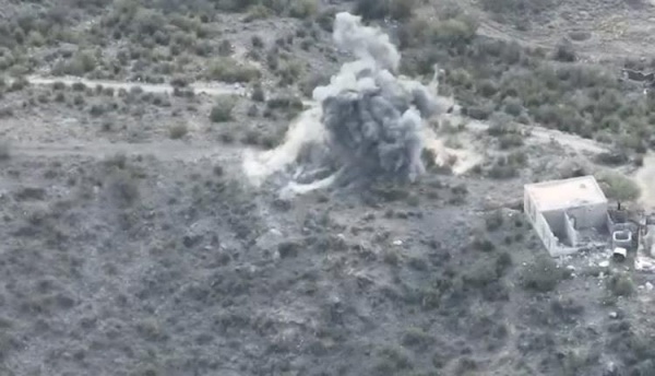 مسي رات الجنوب تضرب الحوثيين في الضالع استهداف دقيق لثكنات وآليات المليشيا مسي رات الجنوب تضرب الحوثيين في الضالع استهداف دقيق لثكنات وآليات المليشيا
