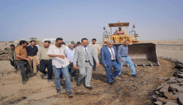 وزير الأشغال يدشن مشروع إعادة إنشاء جسر وادي بناء في محافظة أبين وزير الأشغال يدشن مشروع إعادة إنشاء جسر وادي بناء في محافظة أبين
