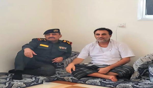 إثر تحركات أمنية ووساطة قبلية مدير عام شرطة شبوة يتسلم المواطن المختطف أحمد الدريبي إثر تحركات أمنية ووساطة قبلية مدير عام شرطة شبوة يتسلم المواطن المختطف أحمد الدريبي