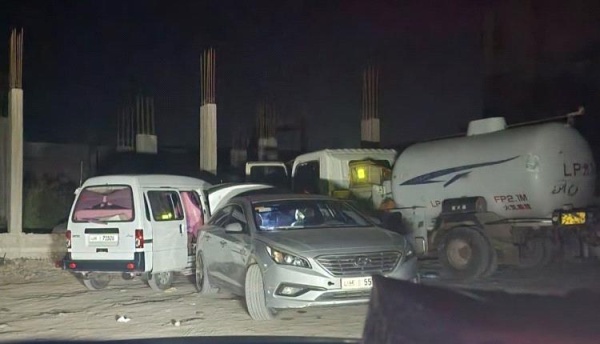 بـ17 ألف للدبة بوزة غاز في السوق السوداء تنهب المواطنين بجانب مقبرة أبو حربة بـ17 ألف للدبة بوزة غاز في السوق السوداء تنهب المواطنين بجانب مقبرة أبو حربة