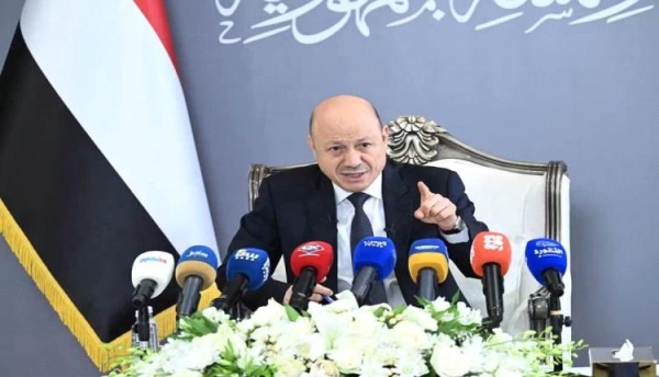 المؤتمر الصحفي لرئيس مجلس القيادة العليمي بين الدعوة للحوار الجنوبي وقصف القوات الجنوبية