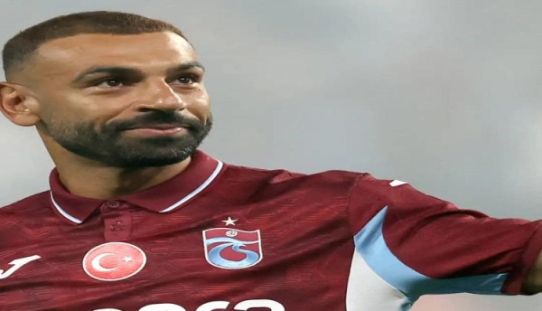 محمد صلاح يصل إسطنبول تحت حراسة خاصة محمد صلاح يصل إسطنبول تحت حراسة خاصة