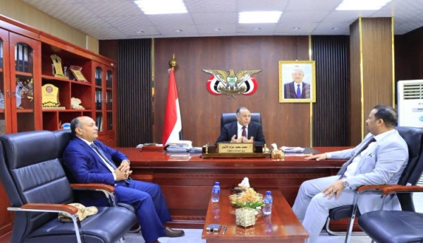 تحت شعار الجمهورية مسؤول في الشرعية اليمنية يعاود الظهور من العاصمة عدن