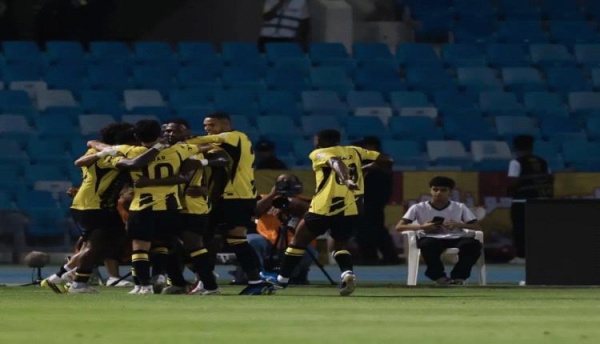 اتحاد جدة يخطف أول إنتصار في الدوري السعودي بفوزه على القادسية وبـ10 لاعبين اتحاد جدة يخطف أول إنتصار في الدوري السعودي بفوزه على القادسية وبـ10 لاعبين