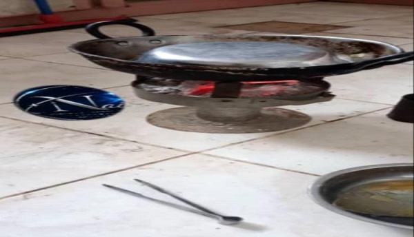 عدن بين نيران الفقر و جمر الفحم حين تصبح لقمة العيش معركة يومية عدن بين نيران الفقر و جمر الفحم حين تصبح لقمة العيش معركة يومية