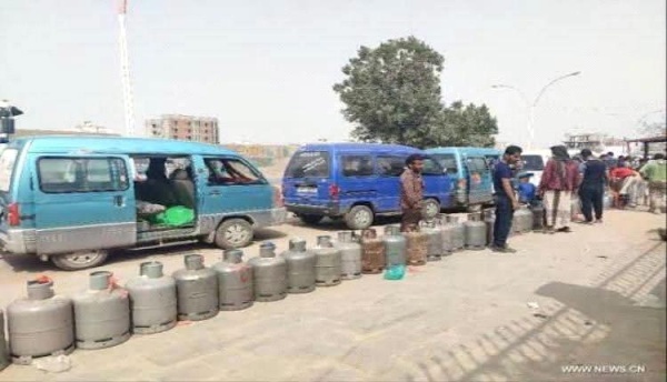 كارثة معيشية عدن بلا غاز لليوم الثاني والمحطات تستغيث أين القواطر كارثة معيشية عدن بلا غاز لليوم الثاني والمحطات تستغيث أين القواطر