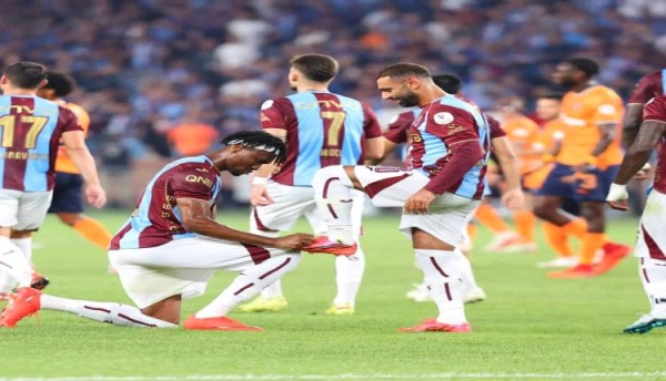 محمد صلاح بطل ليلة طرابزون سبور أمام باشاك شهير محمد صلاح بطل ليلة طرابزون سبور أمام باشاك شهير