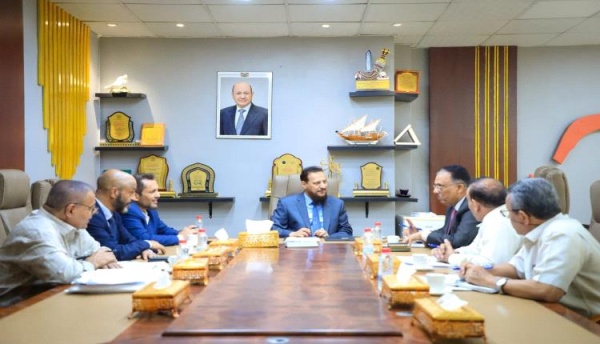 محافظ العاصمة عدن يناقش مع رئيس مصلحة الجمارك آليات تعزيز التعاون والتنسيق محافظ العاصمة عدن يناقش مع رئيس مصلحة الجمارك آليات تعزيز التعاون والتنسيق