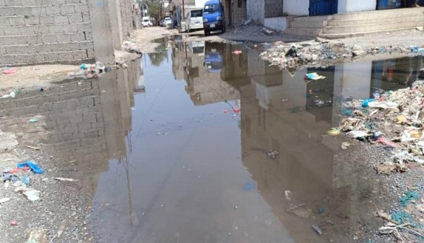 بالصور مياه المجاري تحاصر منازل المواطنين وتهدد البيئة في صبر لحج بالصور مياه المجاري تحاصر منازل المواطنين وتهدد البيئة في صبر لحج
