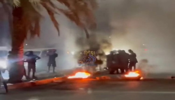 صور اندلاع احتجاجات غاضبة في حضرموت تنديدا بانقطاع الكهرباء وتردي الخدمات