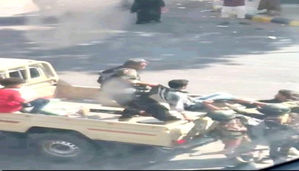 اعتقالات وقمع وضرب بأعقاب البنادق في كريتر بعدن والشعب يلو ح بتصعيد قادم اعتقالات وقمع وضرب بأعقاب البنادق في كريتر بعدن والشعب يلو ح بتصعيد قادم