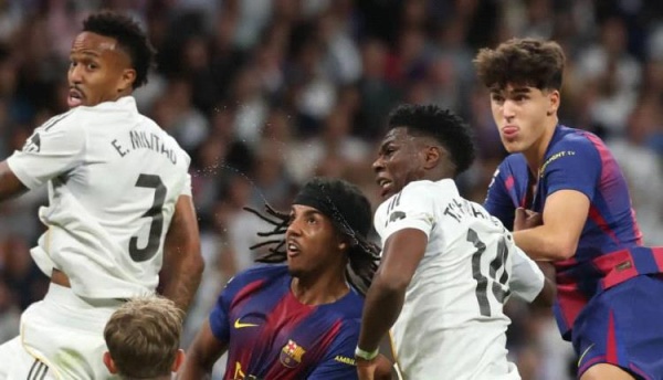 ريال مدريد يتعادل مع برشلونة في كأس العالم