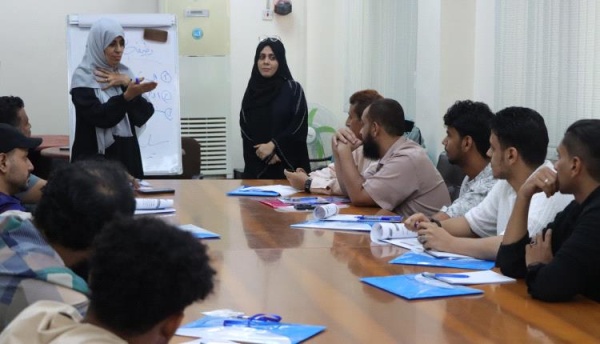 شركة النفط بعدن تدشن دورة إدارة المشتريات والمخازن لرفع كفاءة الكوادر شركة النفط بعدن تدشن دورة إدارة المشتريات والمخازن لرفع كفاءة الكوادر